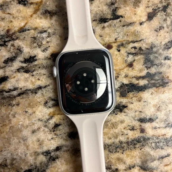 Apple Watch Series 8 45MM aluminum Silver